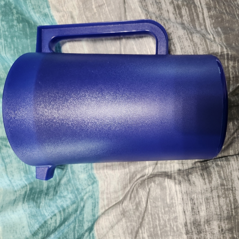 Tupperware pitcher- 1 gallon